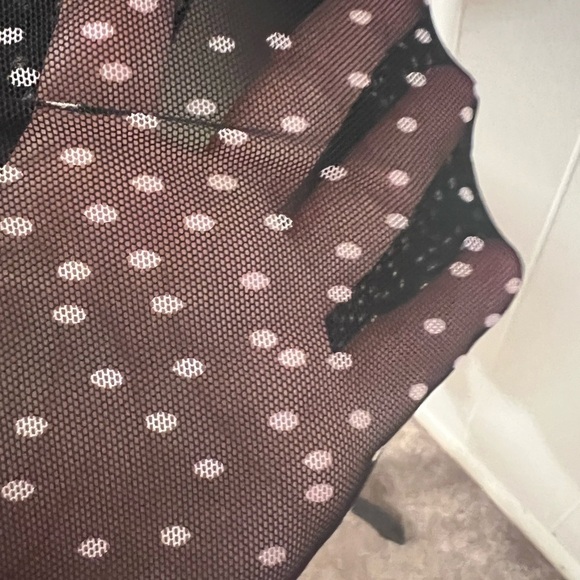 Kim&Cami black top with polkadot details on back size 1X - Picture 6 of 8